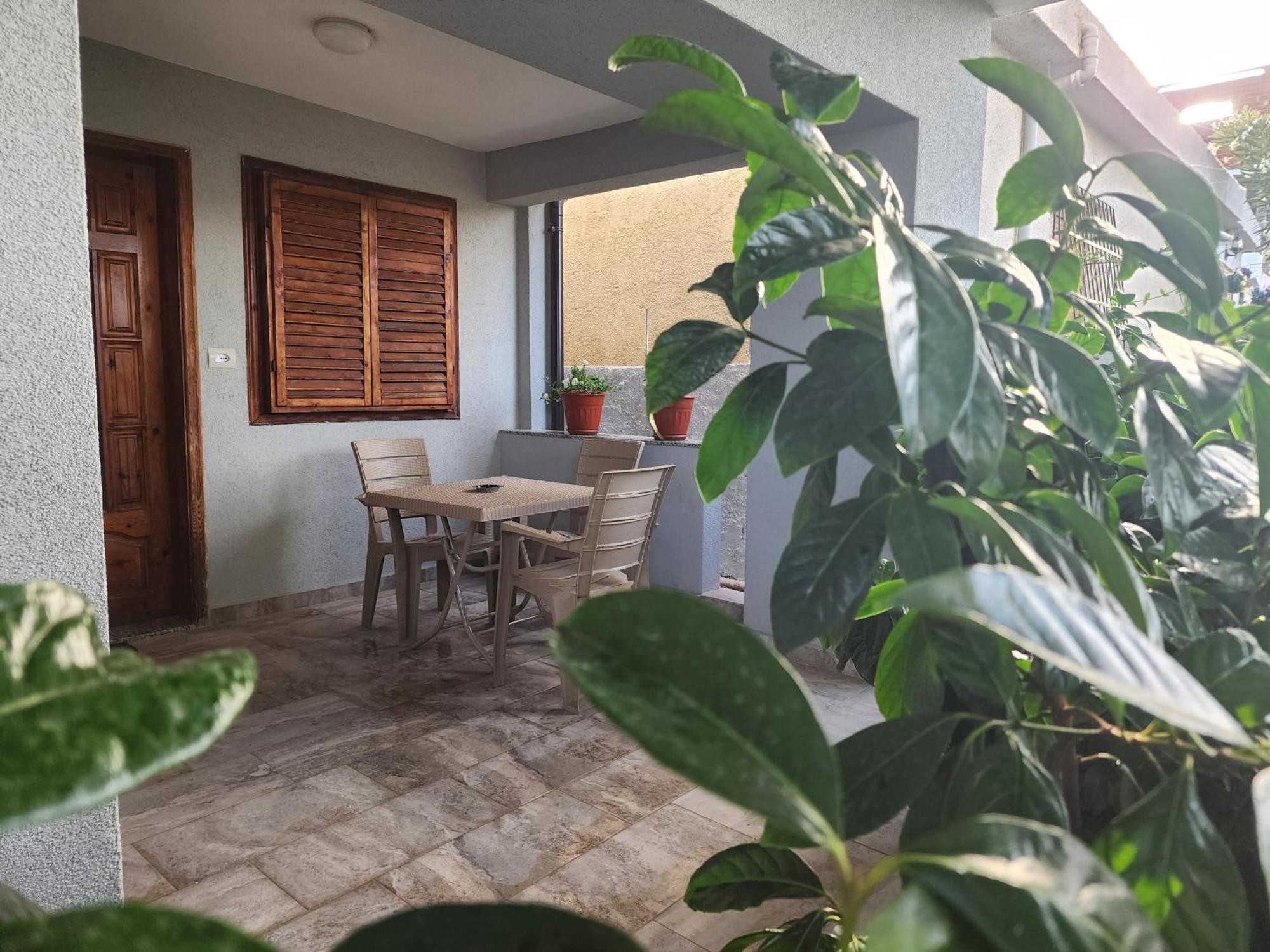 Eden Guesthouse Durrës Buitenkant foto
