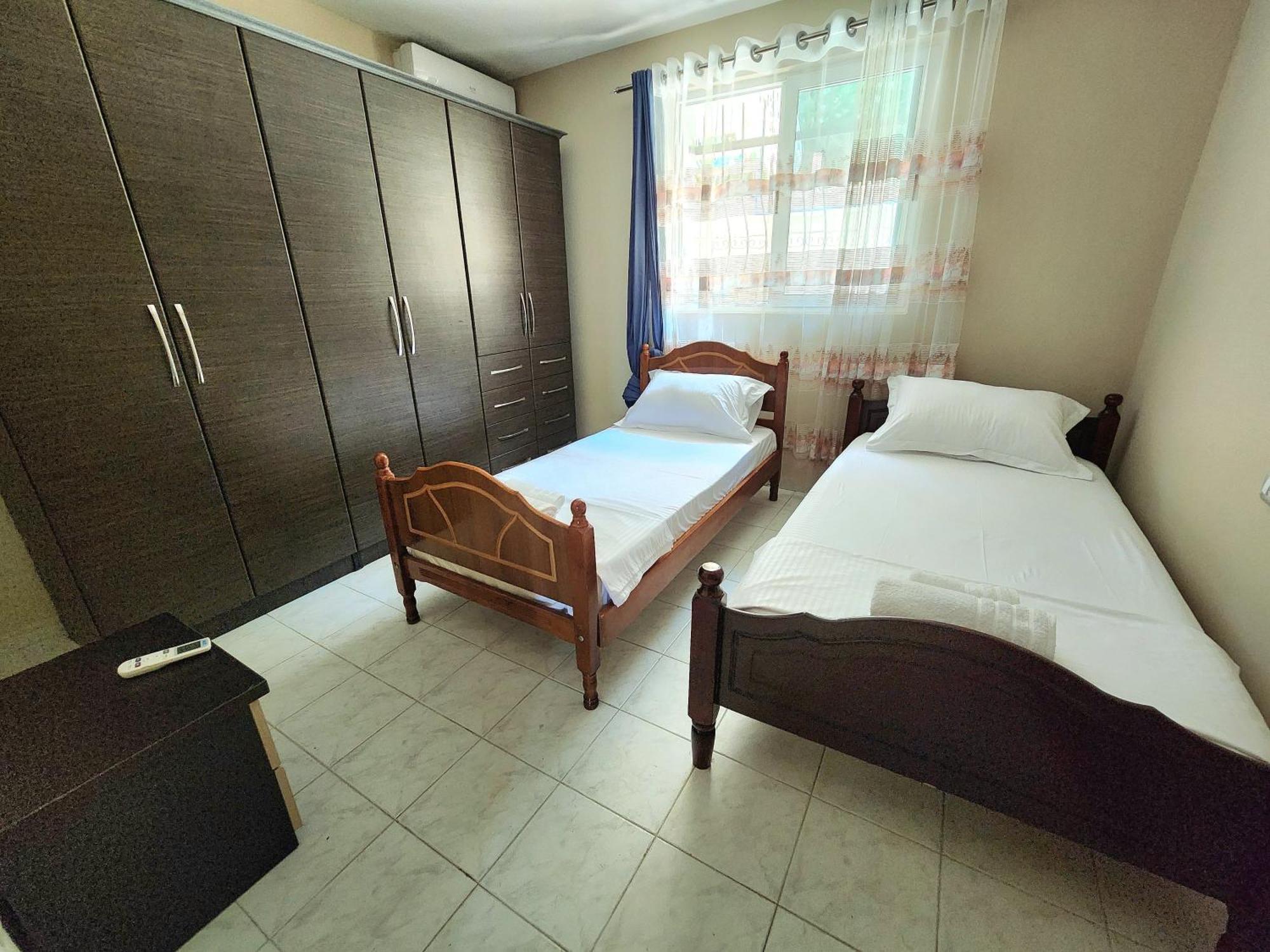 Eden Guesthouse Durrës Buitenkant foto