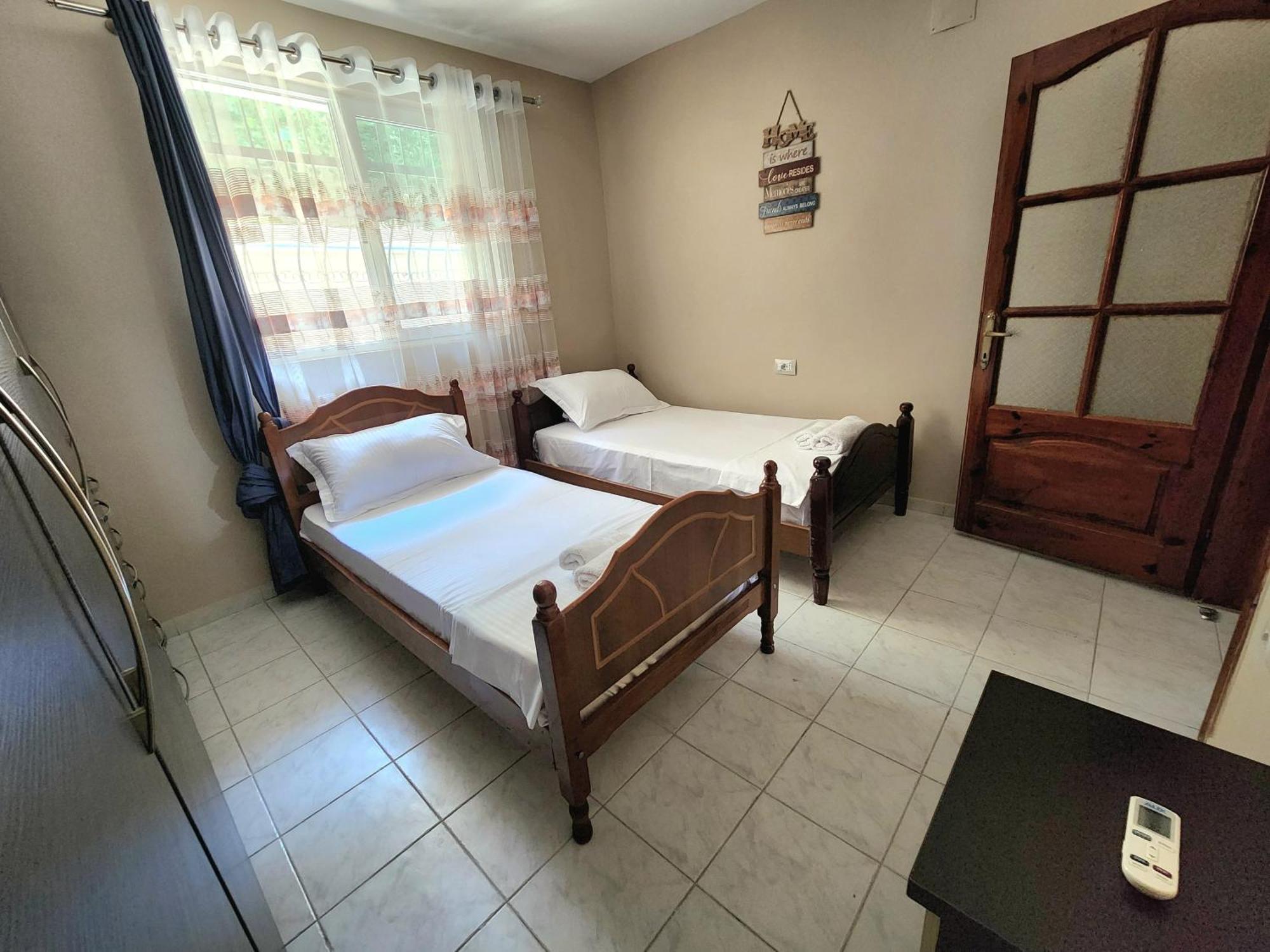 Eden Guesthouse Durrës Buitenkant foto
