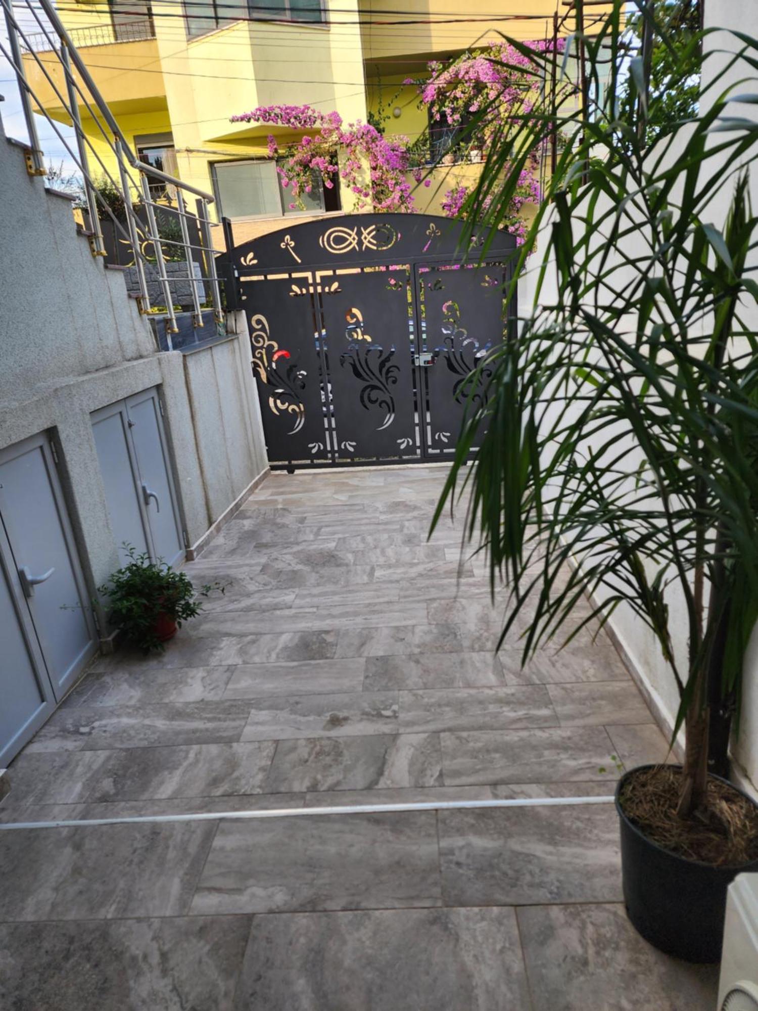 Eden Guesthouse Durrës Buitenkant foto